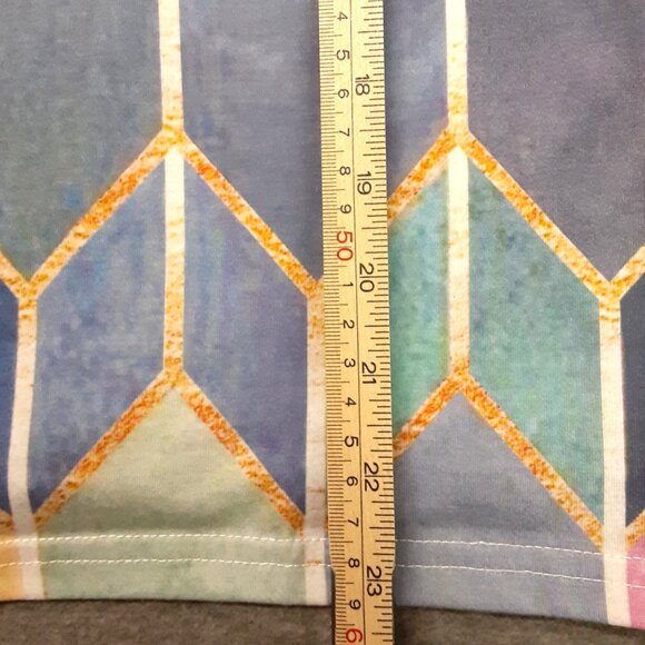 Unbranded Womans Blouse Size LARGE, 3/4 Sleeve Multicolor, Buttons at Neck - Picture 8 of 8